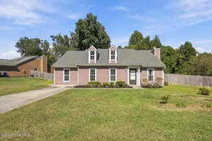 530 Shadowridge Rd, Jacksonville, NC 28546 - Photo 1