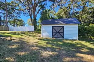206 Woodland Dr, Clinton, NC 28328 - Photo 7
