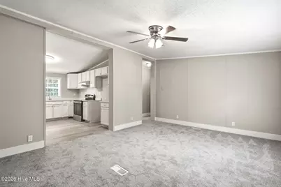 213 SE Railroad Street, Whitakers, NC 27891 - Photo 5