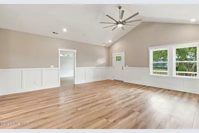 109 SE 37th Street, Oak Island, NC 28465 - Photo 9