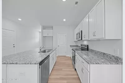910 Parkway Road, Boiling Spring Lakes, NC 28461 - Photo 7