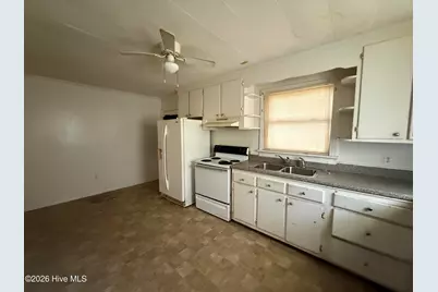 217 N Edgewood Avenue, Williamston, NC 27892 - Photo 7