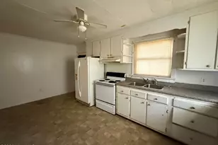 217 N Edgewood Ave, Williamston, NC 27892 - Photo 7
