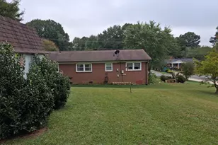 403 E Tennessee Ave, Bessemer City, NC 28016 - Photo 5