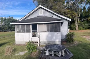 416 Catherine St, Hertford, NC 27944 - Photo 1