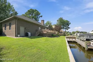 2402 Turtle Bay Dr, New Bern, NC 28562 - Photo 3