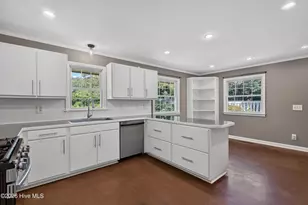 1309 Phillips Ave, New Bern, NC 28562 - Photo 17