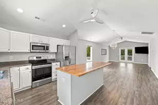 162 NE 5th St, Oak Island, NC 28465 - Photo 9