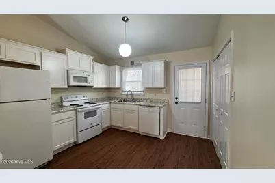 218 Cedar Creek Drive, Jacksonville, NC 28540 - Photo 5