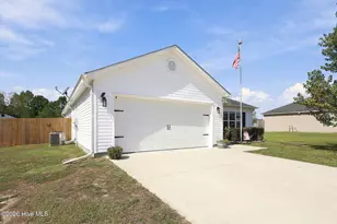 504 Spiro Ct, Richlands, NC 28574 - Photo 3