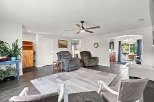 504 Spiro Ct, Richlands, NC 28574 - Photo 9
