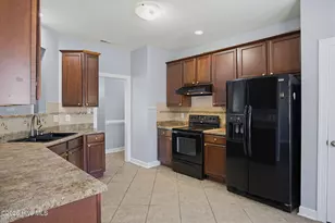 300 Walkens Woods Ln, Jacksonville, NC 28546 - Photo 11