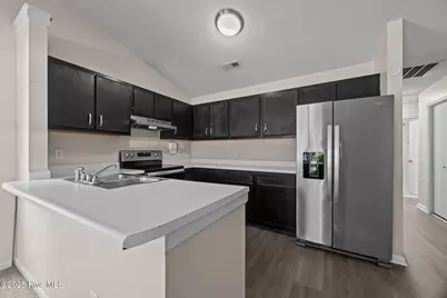 614 S Hampton Drive, Jacksonville, NC 28546 - Photo 7