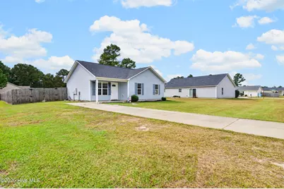 172 Ashbury Park Lane, Richlands, NC 28574 - Photo 3
