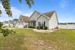 412 Moss Springs Dr, Swansboro, NC 28584 - Photo 3