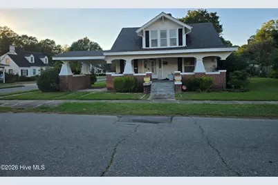 201 N Southerland Street, Mount Olive, NC 28365 - Photo 1