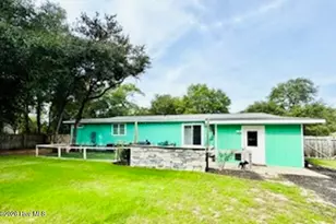 118 NE 19th St, Oak Island, NC 28465 - Photo 3
