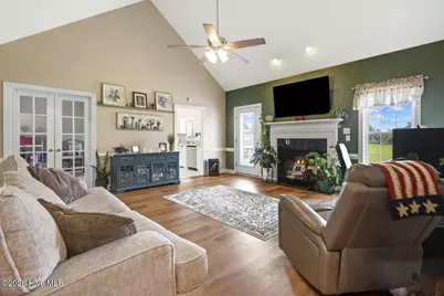 105 Pointe Drive, La Grange, NC 28551 - Photo 5