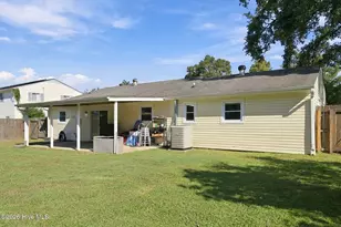 18 Walnut Dr, Jacksonville, NC 28546 - Photo 9