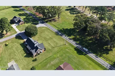 944 Country Club Drive, Ayden, NC 28513 - Photo 15