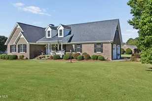 944 Country Club Dr, Ayden, NC 28513 - Photo 1