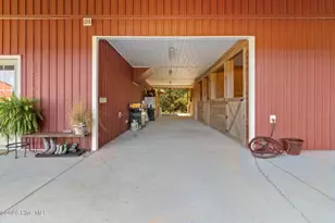 28705 N Turnpike Rd, Wagram, NC 28396 - Photo 9