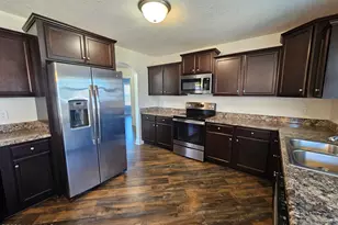 405 Midnight Dr, Richlands, NC 28574 - Photo 7