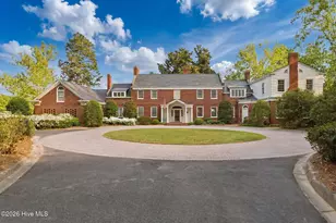 200 Hollycrest Dr, Pinehurst, NC 28374 - Photo 1
