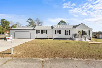 124 Pierce Avenue, Swainsboro, GA 30401 - Photo 1