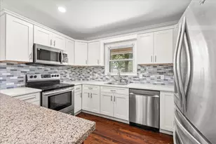 240 SE Newton Pl, Crawfordville, GA 30631 - Photo 3