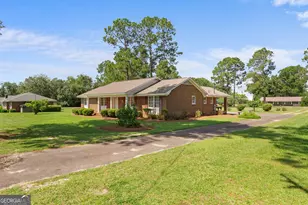 821 Harvey St, Millen, GA 30442 - Photo 5
