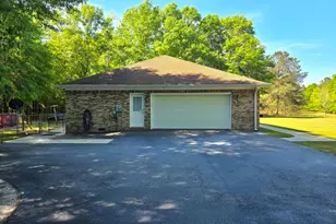 335 W Sheppard St, Stapleton, GA 30823 - Photo 5