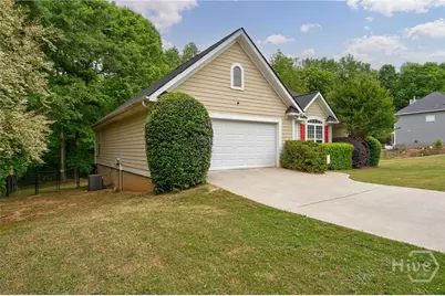 318 E Creek Bend E, Athens, GA 30605 - Photo 3