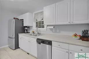 110 E 65th St, Savannah, GA 31405 - Photo 17