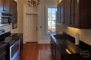 14 E Taylor St, Savannah, GA 31401 - Photo 11