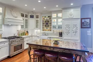14 E Taylor St, Savannah, GA 31401 - Photo 9