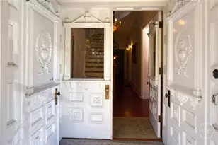 14 E Taylor St, Savannah, GA 31401 - Photo 3