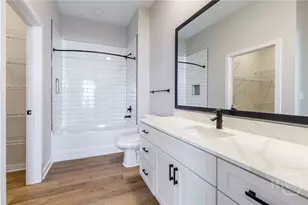 1150 E Perry Ln, Savannah, GA 31404 - Photo 29