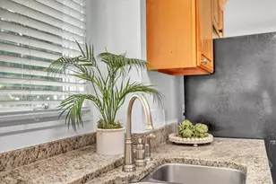 3005 River Dr, Savannah, GA 31404 - Photo 9