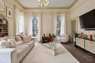 24 E Jones St, Savannah, GA 31401 - Photo 11