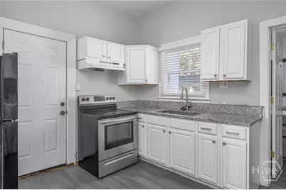 302 E 35th Street, Savannah, GA 31401 - Photo 9