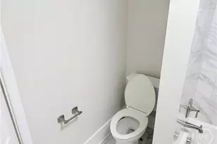 737 E 37th St, Savannah, GA 31401 - Photo 15
