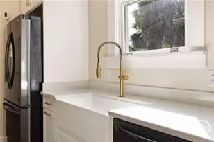 627 W 37th St, Savannah, GA 31401 - Photo 17