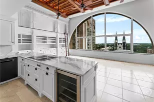 300 Bull St, Savannah, GA 31401 - Photo 13