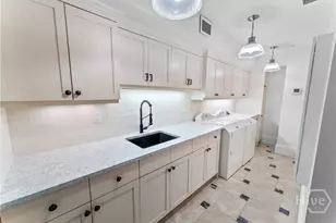 300 Bull St, Savannah, GA 31401 - Photo 17