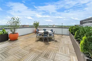 300 Bull St, Savannah, GA 31401 - Photo 35