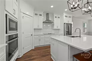 709 Beauregard St, Savannah, GA 31405 - Photo 15