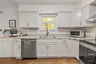 911 Juanita St, Savannah, GA 31410 - Photo 11