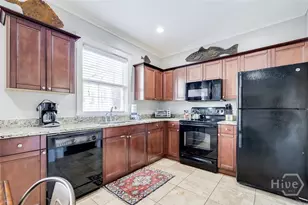 28 E Taylor St, Savannah, GA 31401 - Photo 9
