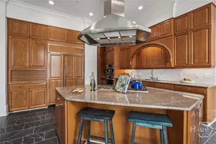 2 E Perry Ln, Savannah, GA 31401 - Photo 11